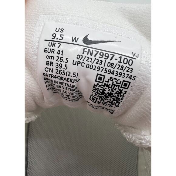 Nike ZoomX Invincible 3 White FN7997-100 Women Size 9.5 Wide NEW - Picture 12 of 12